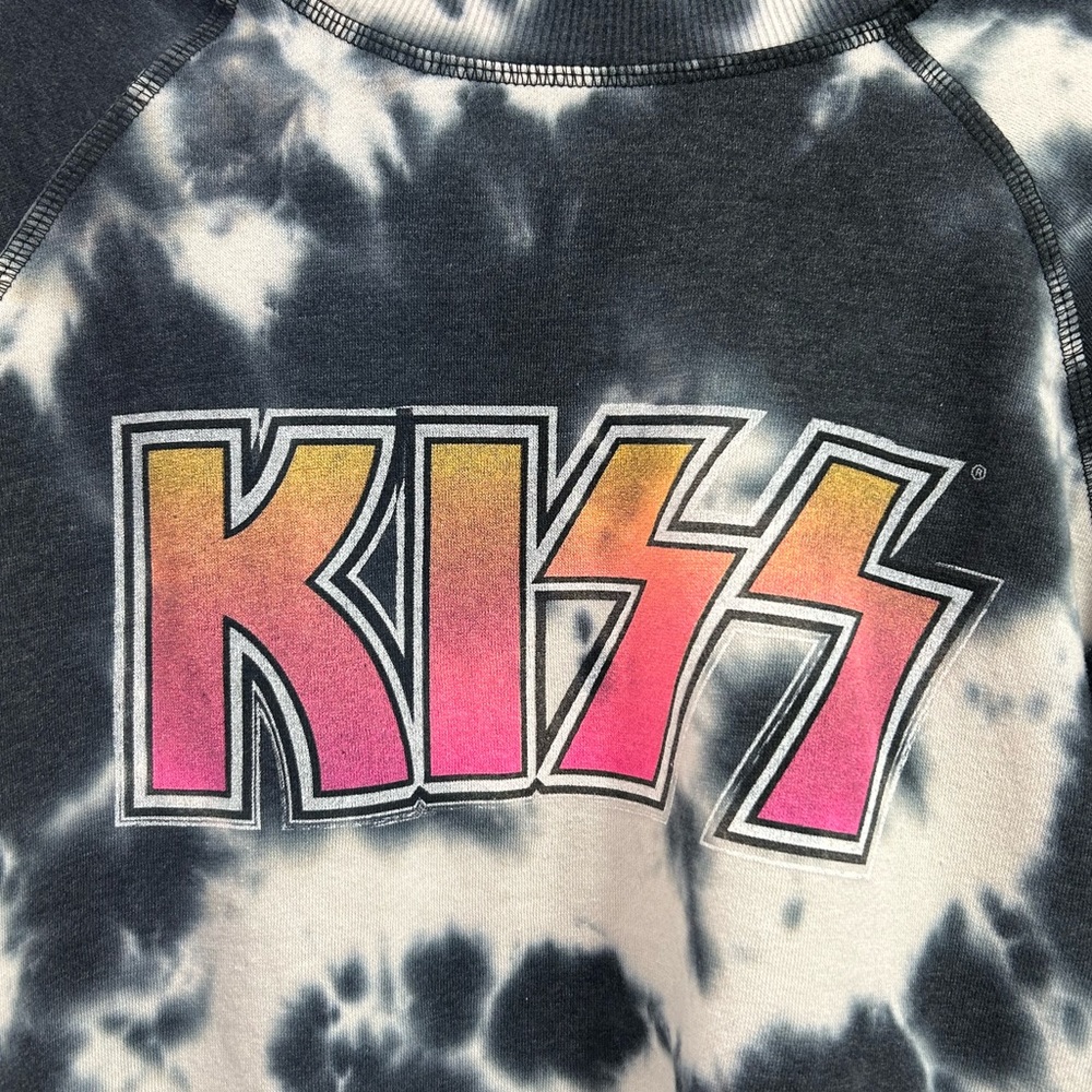 Kiss CoMbO Sweater With Tshirt